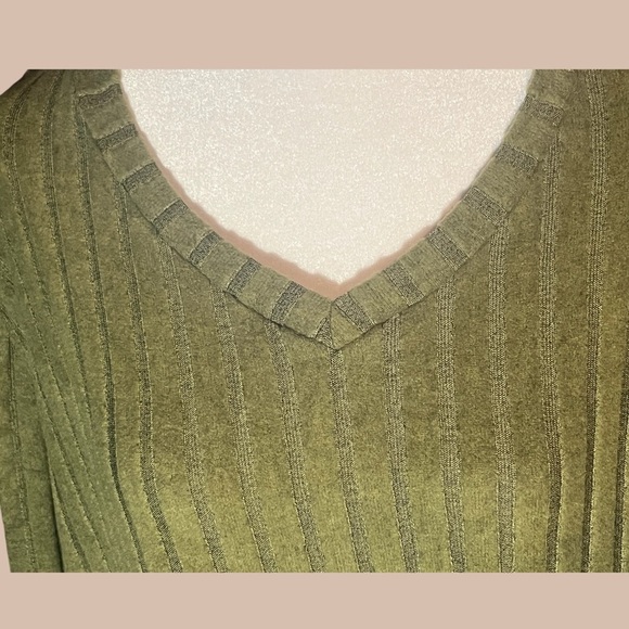 NWT Elegant Olive Green Ribbed V-Neck Sweater Perfect for Any Occasion Plus size - Picture 4 of 8
